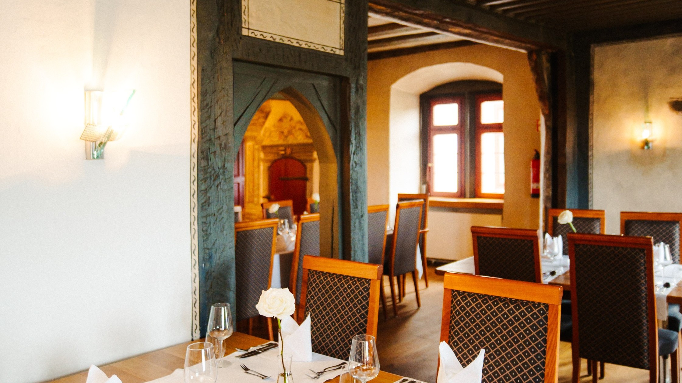 4er Tisch im Restaurant eingedeckt