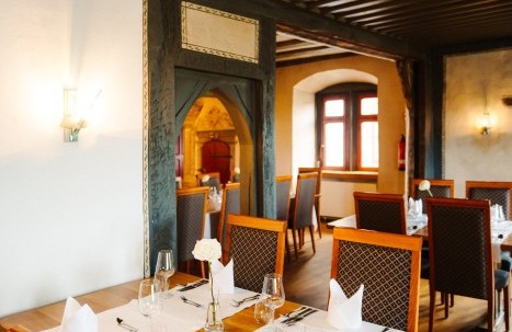 4er Tisch im Restaurant eingedeckt